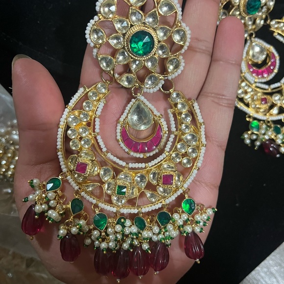 24 k gold plated kundan oversized chandbali earrings. - Picture 3 of 3